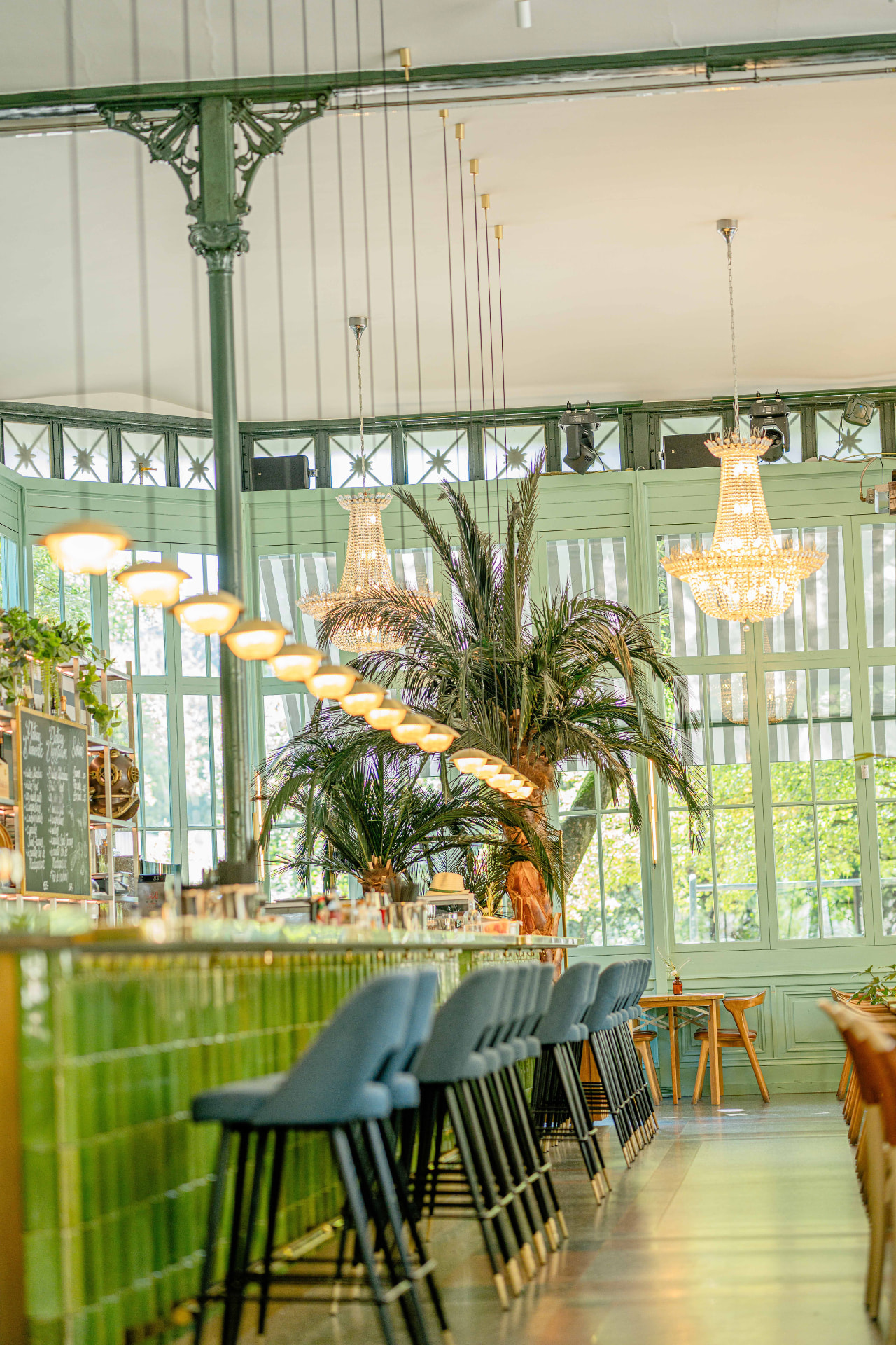 Salle avec lustres au Kiosque des Bastions